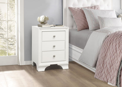 White Finish 3-Drawers Nightstand with 2 USB Ports Transitional Bedroom Furniture 1pc Bedside Table Wooden